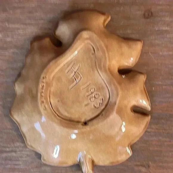 Vintage Leaf Art Pottery Candy Dish - Picture 6 of 11
